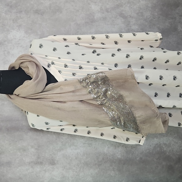 Forever 21 Tan and Sequin Fashion Scarf - Picture 16 of 16